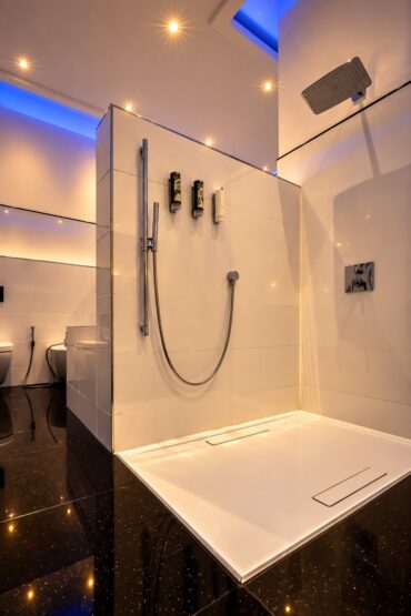 Private spa bathroom with spacious rain shower in the Grand Two-Bedroom Residence Heidelberg