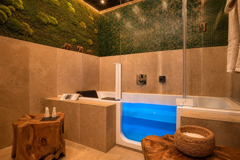 Designer bathroom with wellness bathtub in the Executive Serviced Apartment Heidelberg