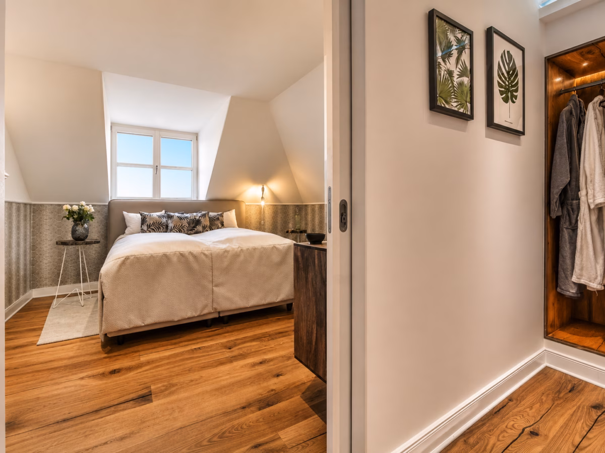 Private bedroom with double bed in the Executive Serviced Apartment Heidelberg
