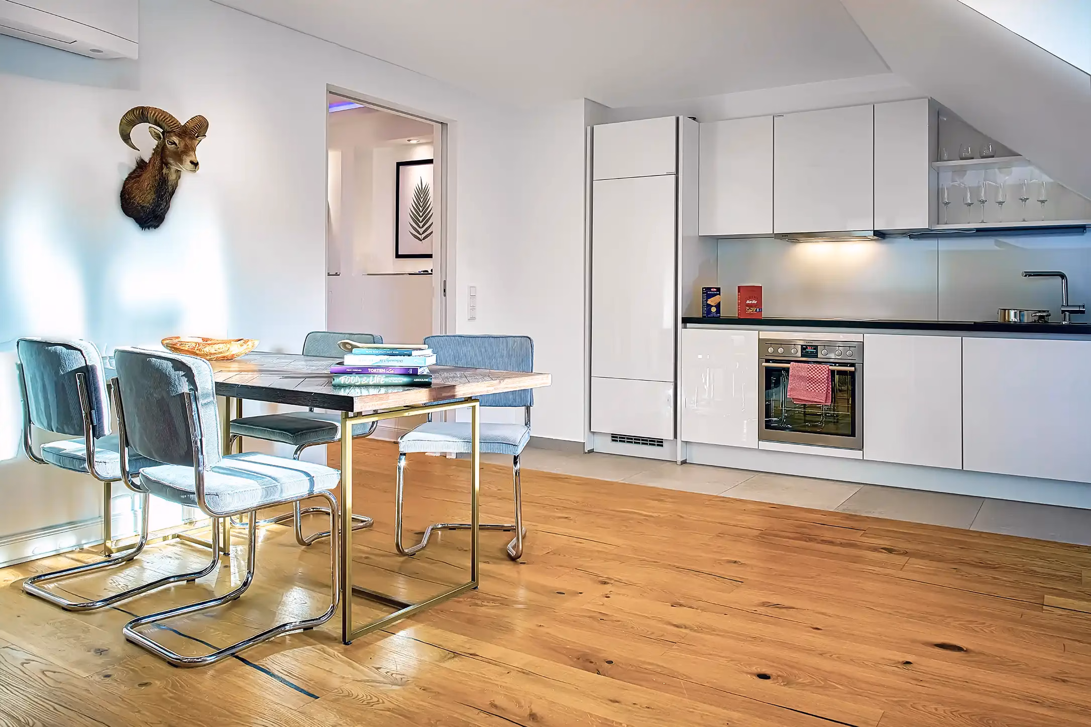 Executive Suite with dining area