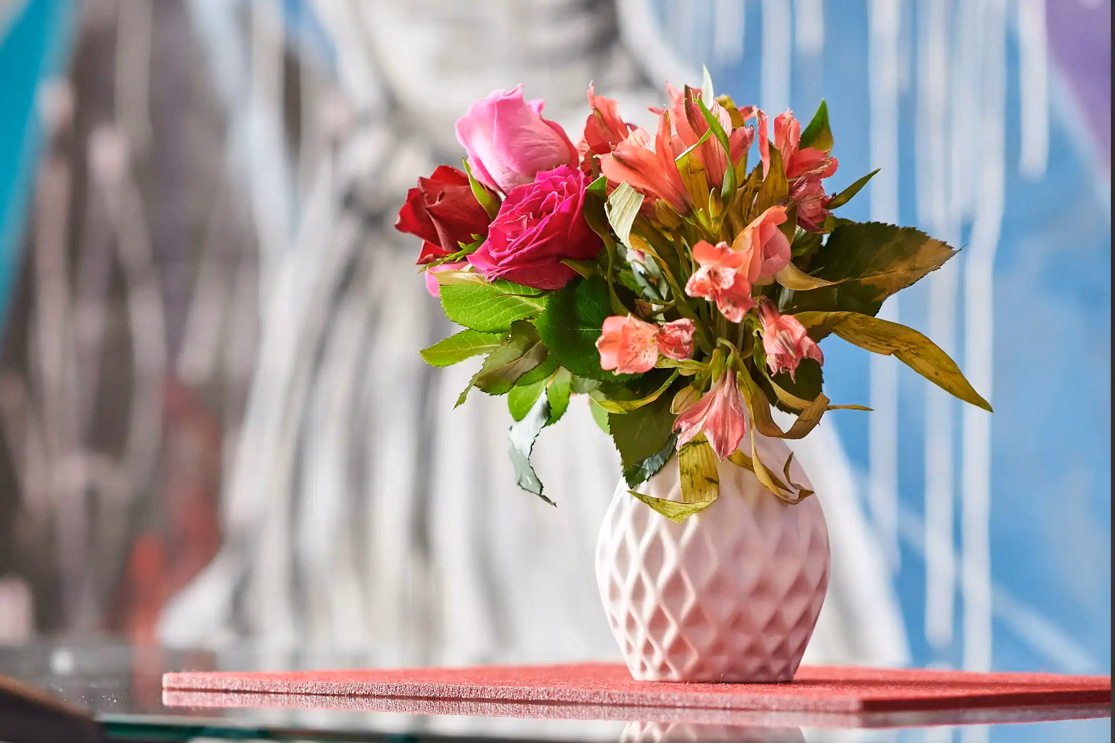 Fresh flower arrangement in the Superior Loft, Boutique Suites Heidelberg.