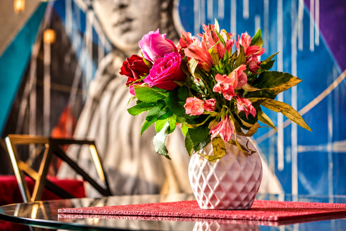 Floral arrangement detail in the Executive Design Loft Heidelberg