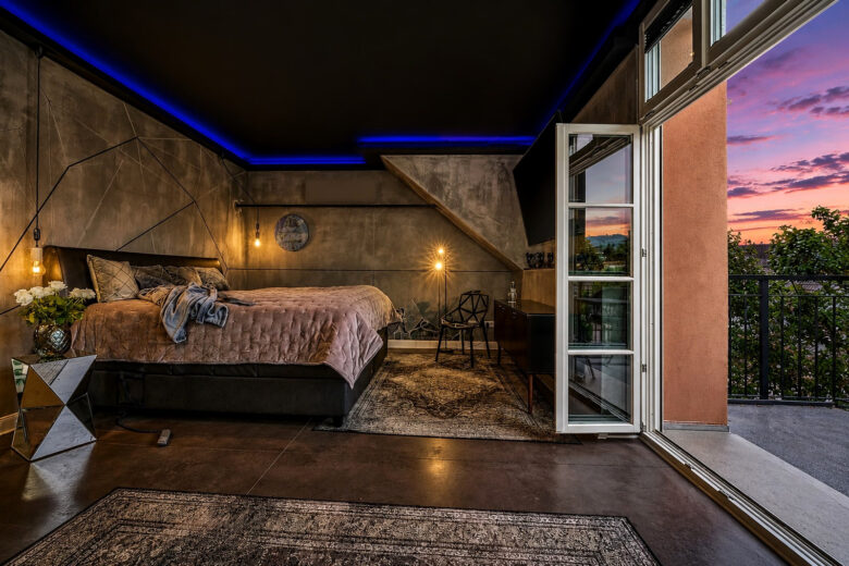 Executive Design Loft Heidelberg with private bedroom and balcony