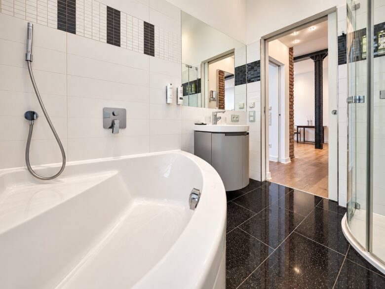 Private bathroom with bathtub and walk-in shower in the Executive One-Bedroom Residence Heidelberg