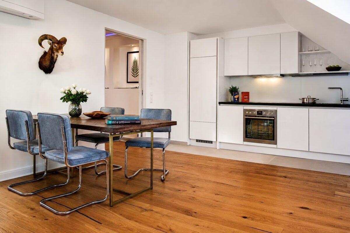 Fully equipped kitchen and dining area in an Executive Serviced Apartment in Heidelberg