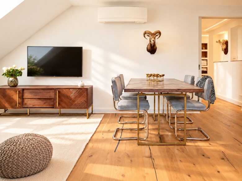 Private living and dining area in the Medical Stay Serviced Apartment Heidelberg