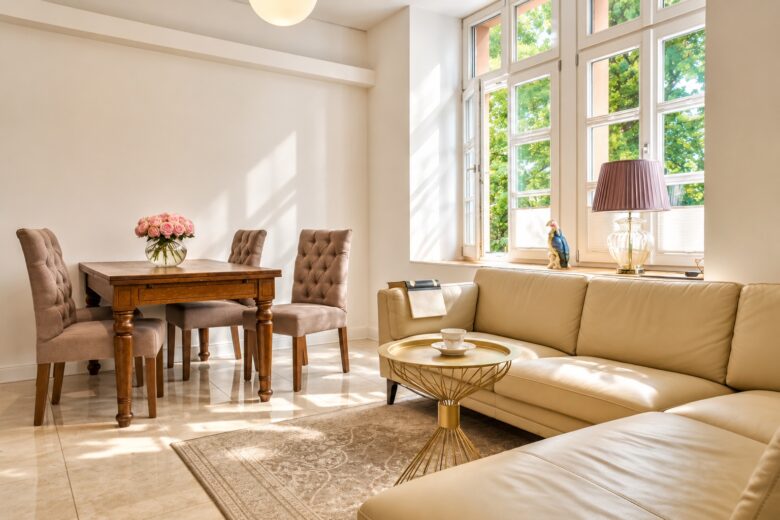 Private dining area in the Medical Stay Two-Bedroom Suite Heidelberg