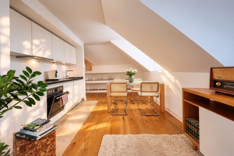 Private kitchen and dining area with warm morning light in the Executive Studio Residence Heidelberg