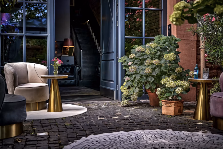 Private hotel entrance with elegant lounge seating and flowers at Boutique Suites and Residences Heidelberg.