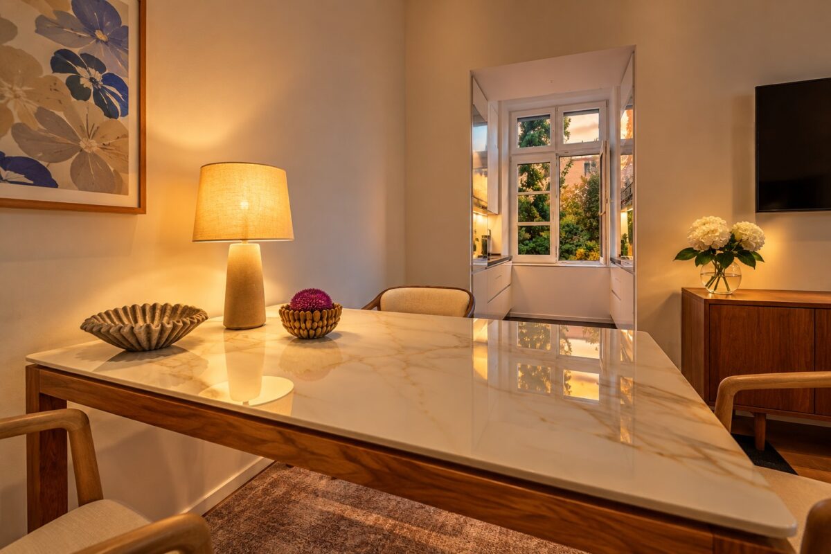 Private dining area with adjoining kitchen in the Imperial Two-Bedroom Suite Heidelberg in a calm evening atmosphere