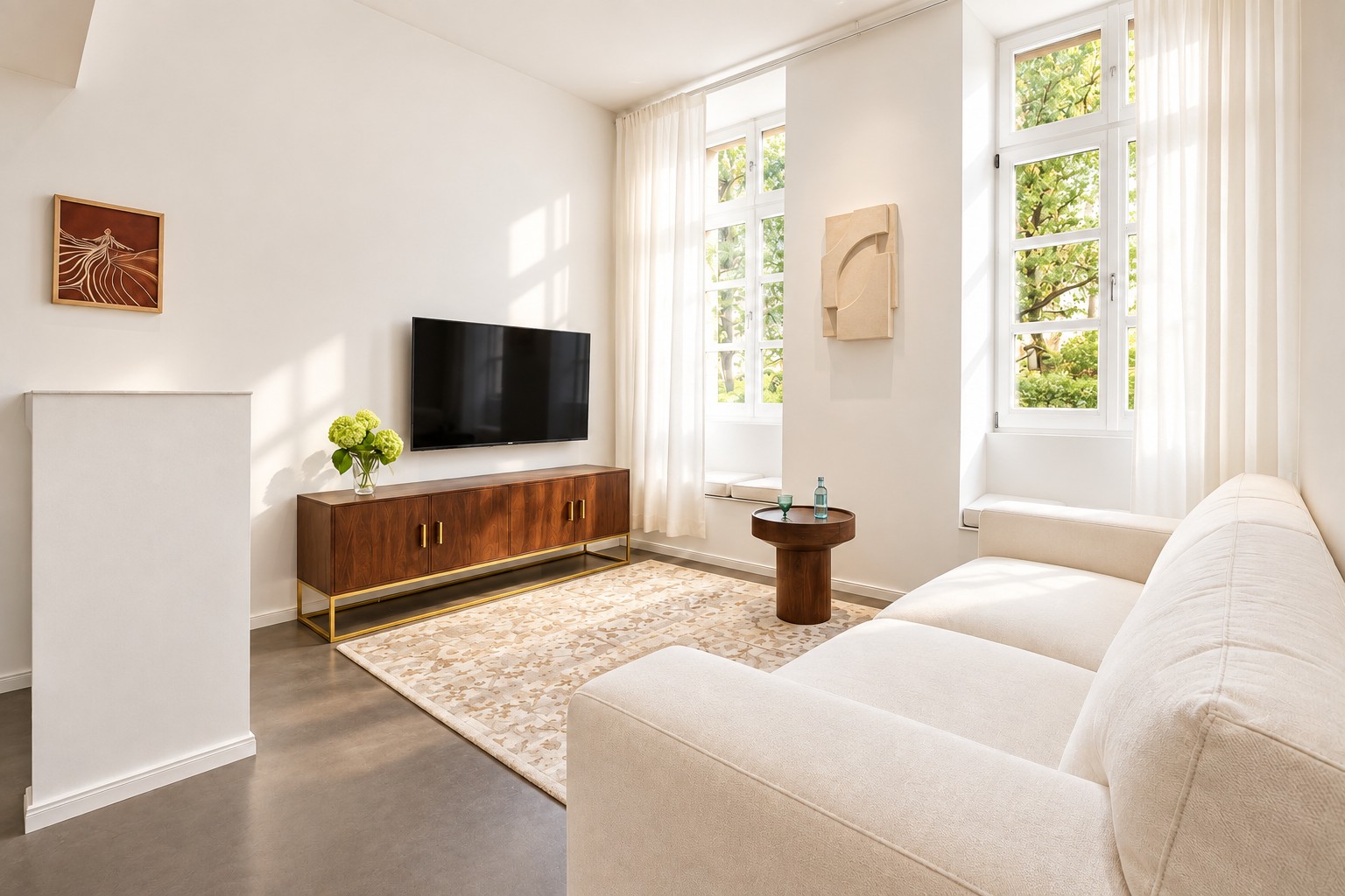 Bright private living area of the Business One-Bedroom Residence Heidelberg with sofa, TV and natural daylight