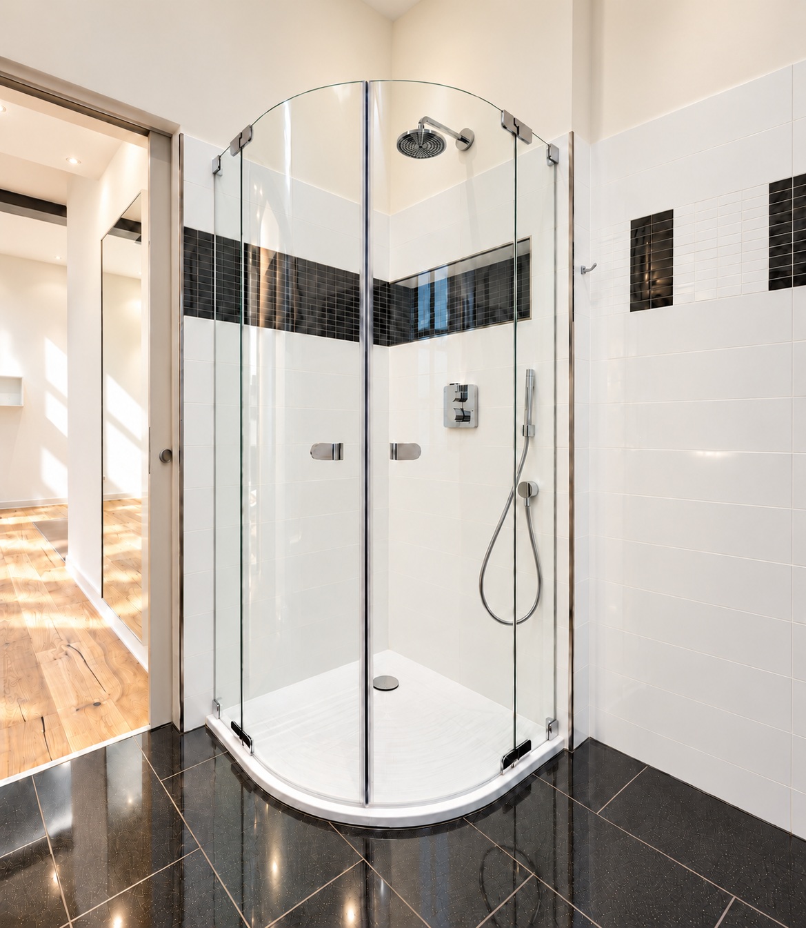 Bright bathroom in the Executive One-Bedroom Residence Heidelberg with glass shower, rainfall shower and elegant black-and-white design