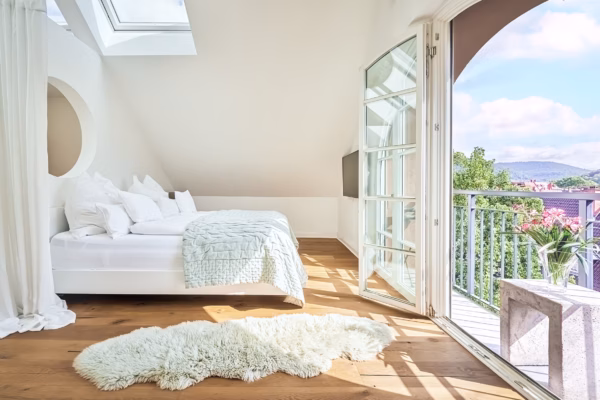 Penthouse Royal master bedroom at Boutique Suites and Residences Heidelberg with king-size bed, balcony, and panoramic city views