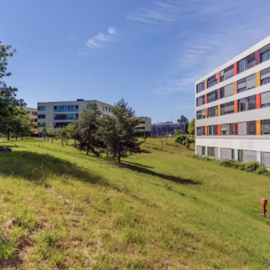 The Heidelberg University Hospital is only a few minutes away.